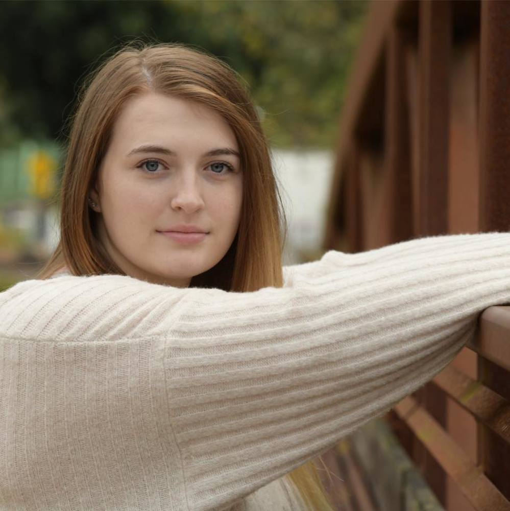 Meet your Posher, Cassandra